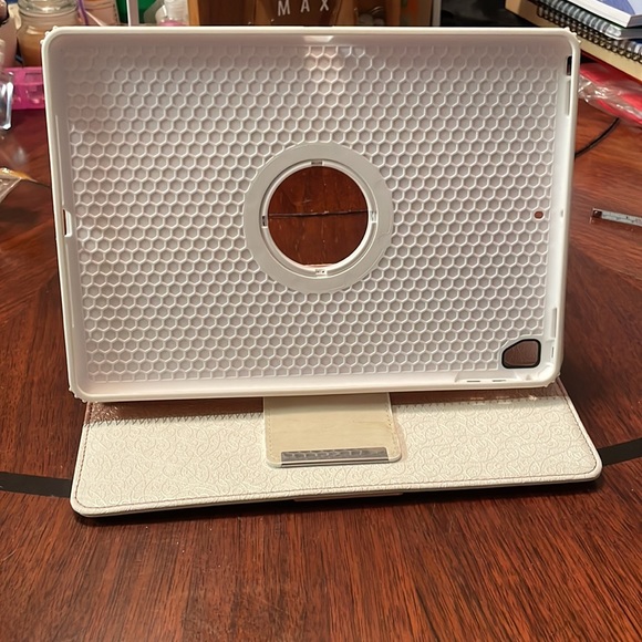 iPad case and stand - Picture 5 of 9